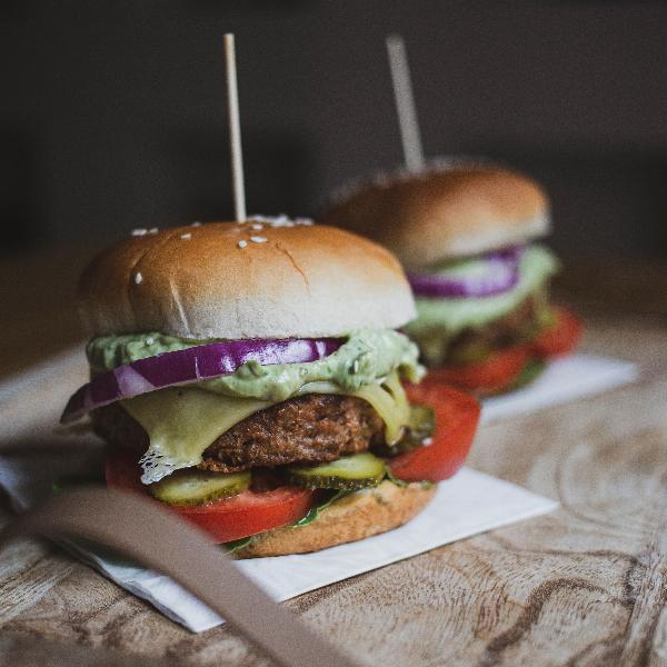 Vegane Burger mit Pagodenzelt